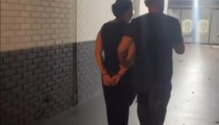 Foi presa em flagrante na casa de uma vítima — Foto: Foi presa em flagrante na c