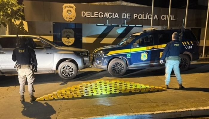 Caminhonete utilizada no transporte da droga. — Foto: Divulgação/PRF