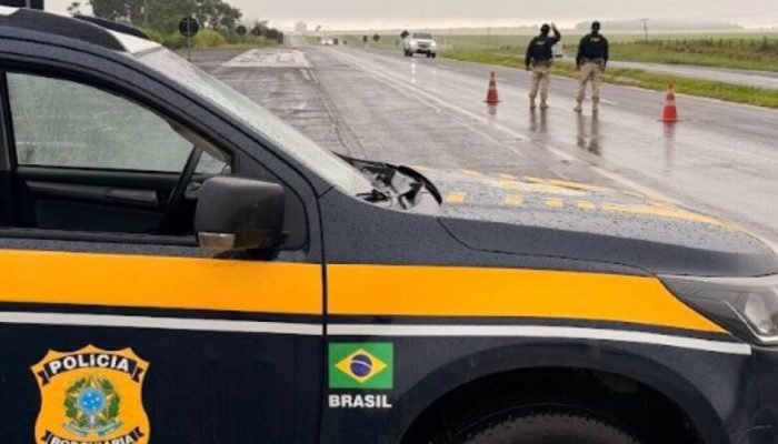 Equipe da PRF fazia fiscalização na BR-163 quando prendeu o suspeito. — Foto: Eq