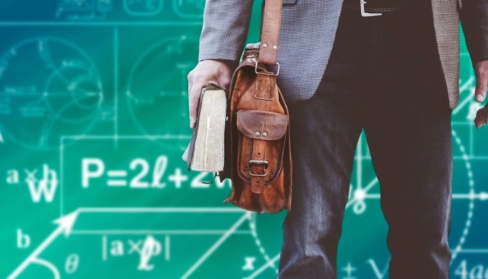 Atraso salarial em escolas particulares do Rio mobiliza professores e sindicato