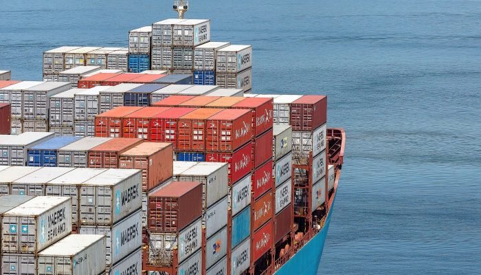 balança comercial: brasil ignora tarifas e bate recorde. (44 caracteres)