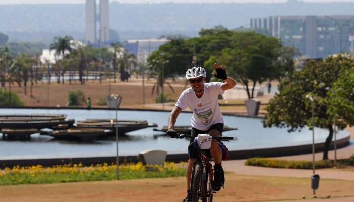 Ciclista percorre Rio-Belém para promover educação sobre clima