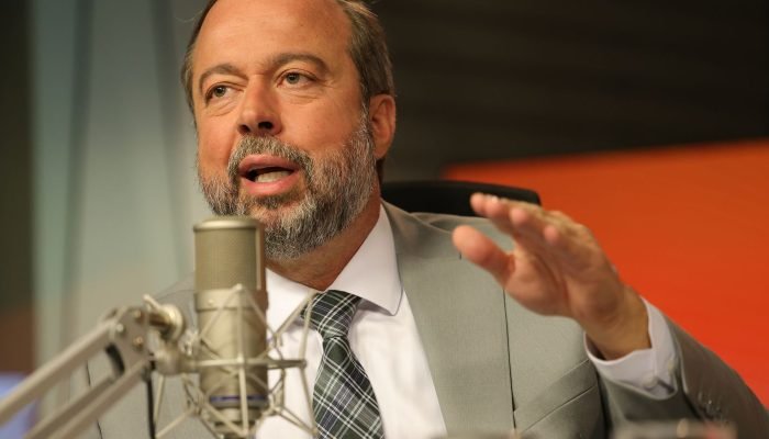 Ministro de Minas e Energia aborda apagão e aponta falha em infraestrutura no Paraná