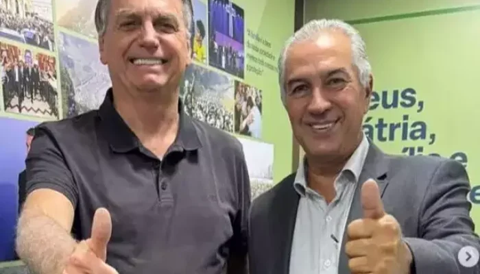 À esquerda o ex-presidente Jair Bolsonaro (PL) ao lado do ex-governador Reinaldo Azambuja (PSDB) (Foto: Reprodução/ Redes Sociais)