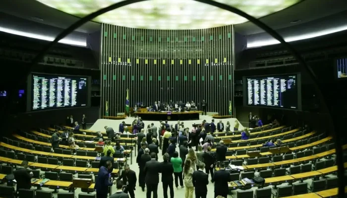 reducao-da-maioridade-penal-para-16-anos-avanca-na-camara