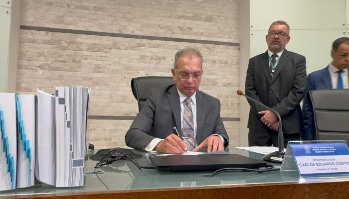 Presidente do TRE-MS, Carlos Eduardo Contar comandou a retotalização dos votos.