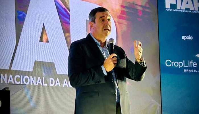 Governador Eduardo Riedel (PP) durante evento na Famasul. — Foto: Governador Edu