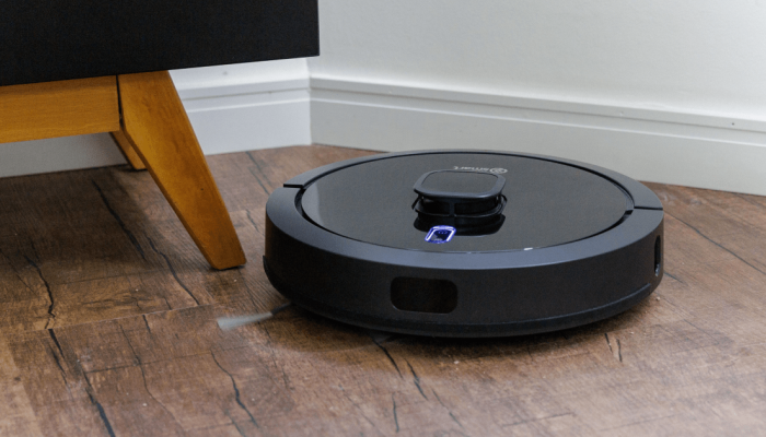 Robôs aspiradores variam em potência, funcionalidades e tecnologias, exigindo an