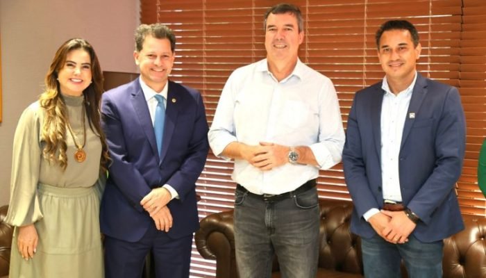 Prefeito de Naviraí se reúne com governador para pleitear projetos
