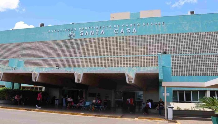 Vítima foi socorrida para a Santa Casa de Campo Grande. — Foto: Vítima foi socor