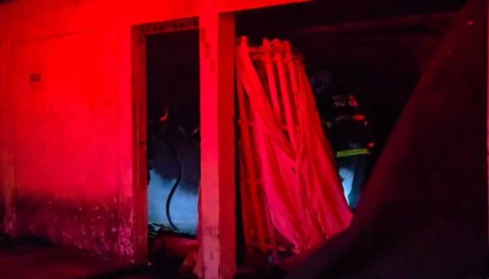 Cigarro aceso causa incêndio em residência nas Moreninhas, em Campo Grande