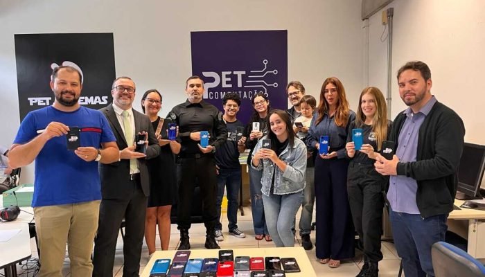 Projeto leva inclusão digital e distribui celulares para alunos de escolas públicas de Nioaque