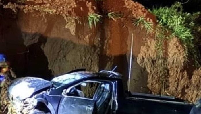 Perseguição em Jardim: Saveiro desgovernada cai em cratera e fere motorista