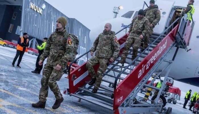 Tropas da Dinamarca chegam à Groenlândia — Foto: Análise: Quem pode salvar a Ota