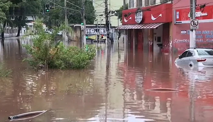 Domingo de Finados começa com chuva em São Paulo