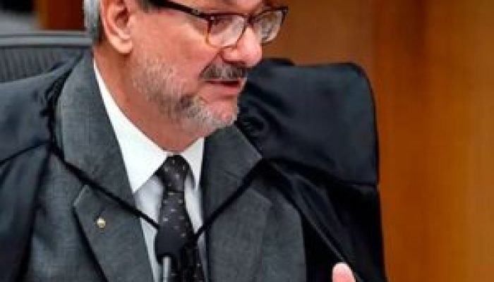 Ministro do STJ pede licença médica após acusação de importunação sexual