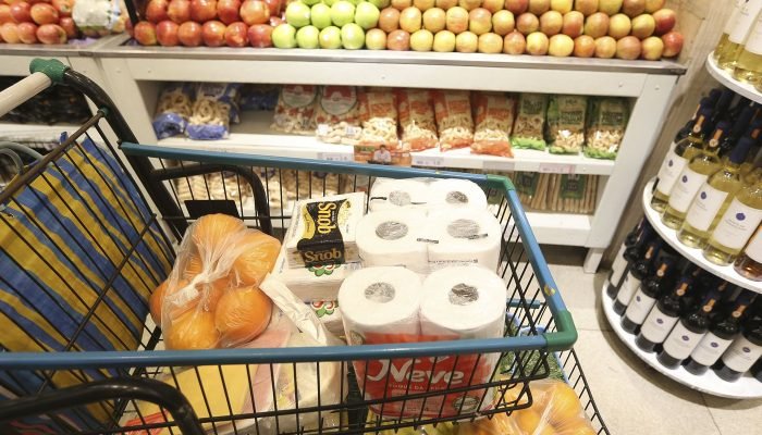 Comércio registra alta de 0,2% em agosto, quebrando sequência de quedas