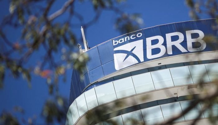 Foto: Logo do BRB na sede do banco em Brasília • 01/04/2025 - REUTERS/Adriano Ma