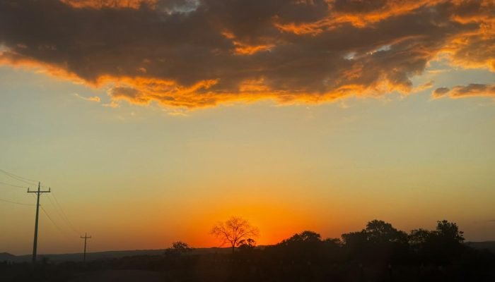 tempo-sol-por-do-sol-clima-seco-nuvens-entardecer-clima-