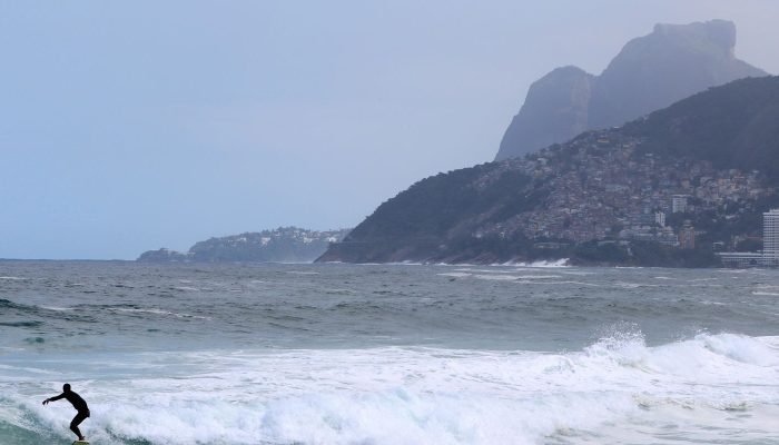Rio tem alerta de ressaca e frente fria neste fim de semana