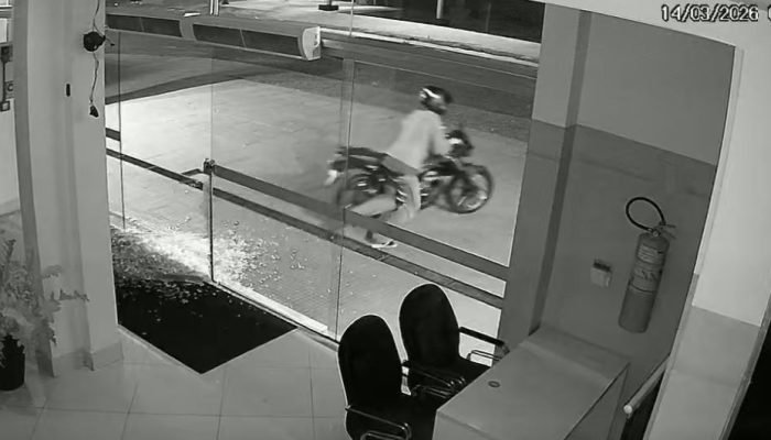 Ação de furto durou 21 segundos. — Foto: Ação de furto durou 21 segundos. (Repro