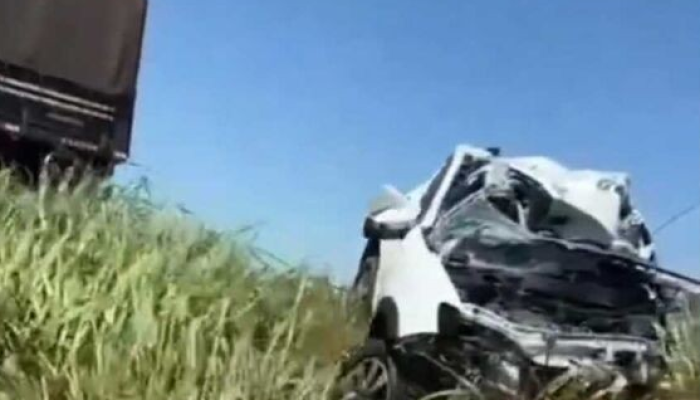 Batida entre carro e carreta mata motorista em Tacuru, MS