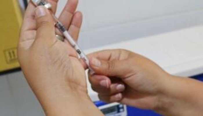 Covid recua após cinco anos de vacinação, mas ainda preocupa