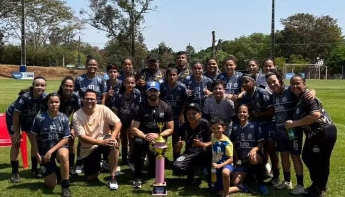 Equipe campeã da edição passada do torneio — Foto: Equipe campeã da edição passa
