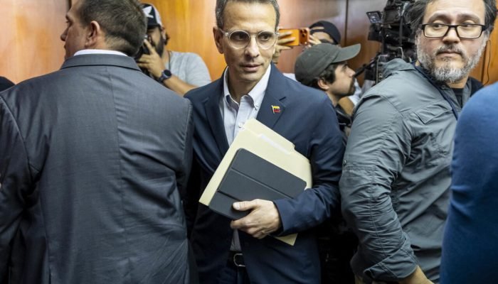 Oposição de Capriles aceita convite para dialogar com nova ditadora