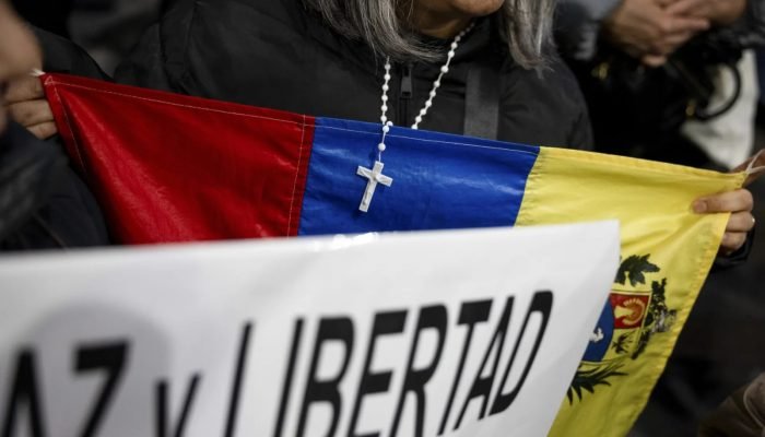 Venezuelanos comemoram captura de Maduro em todo o mundo — Foto: Busca Gazeta do