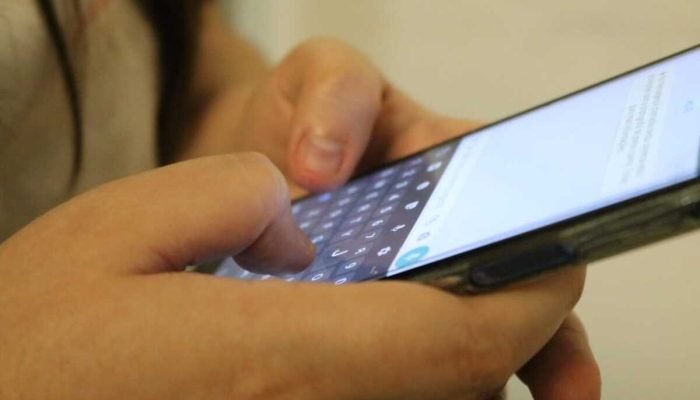 Funcionária de mercado é demitida e furta celular ao assinar rescisão em Campo Grande