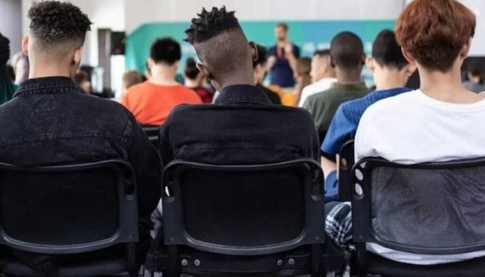 Uma a cada 3 famílias diz que filhos não aprendem o esperado na escola - SAM BALYE/UNSPLASH