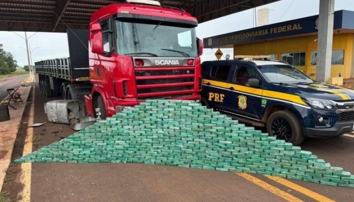 Polícia apreendeu quase meia tonelada de cocaína na região de fronteira - Crédito: Divulgação/PRF
