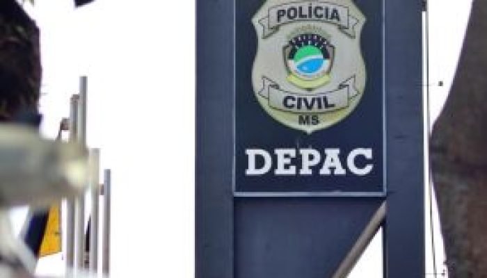 Agentes flagram arremesso de cocaína e maconha escondida na boca; dois presos