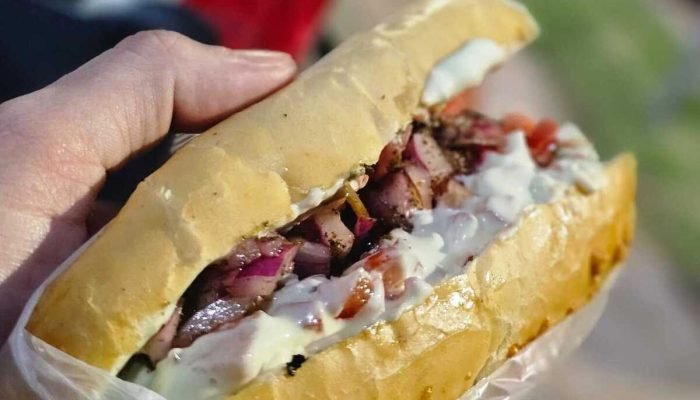 Inovação gastronômica: churrasco grego no palito atrai clientes em Campo Grande