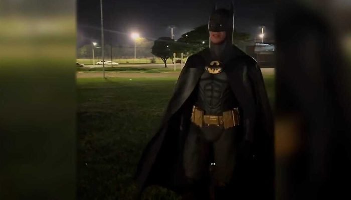 Batman de Dourados reclama do calor de 41°C em vídeo