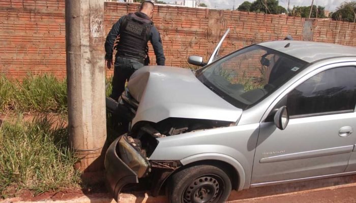 Motorista sofre mal súbito e colide com poste em Campo Grande