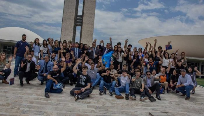 Prefeito leva jovens de Ribas do Rio Pardo para conhecer o Senado Federal
