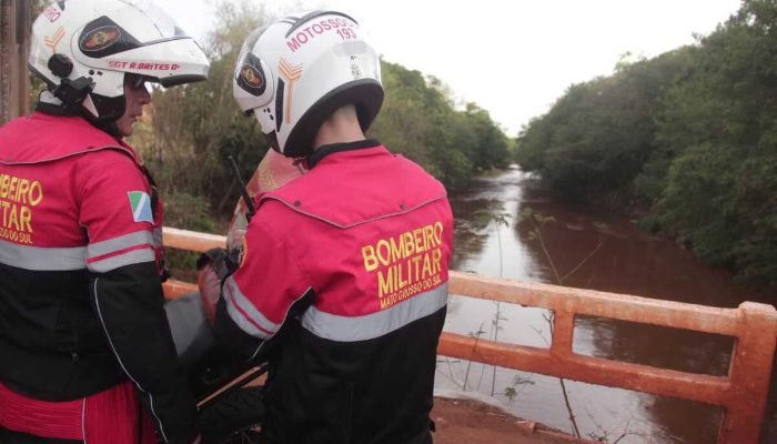 Bombeiros mobilizados após corpo ser visto no Rio Anhanduí
