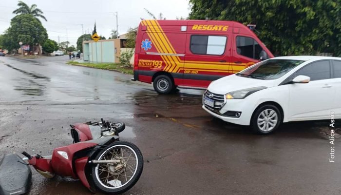 Em Campo Grande, carro na contramão atinge motociclista na Vila Marli