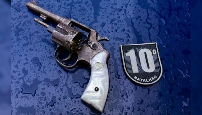 Em Campo Grande, homem é preso após ameaçar clientes com arma em conveniência