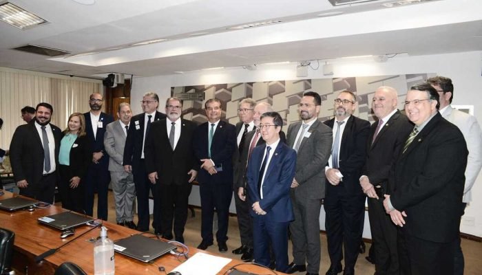 Senador Nelsinho Trad Defende Piso Salarial de R$ 13,6 Mil para Médicos e Dentistas
