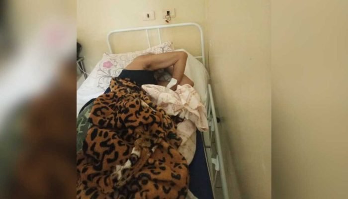 'Eles vão deixar meu esposo morrer aqui': família denuncia demora para vaga na Santa Casa