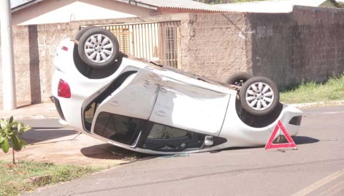 Jovem é Arremessada para Fora de Carro em Capotamento em Campo Grande