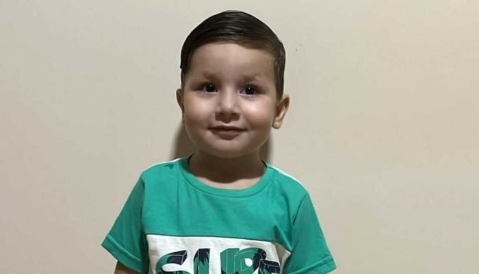 Mãe espera há dois meses por neuro e teme atraso no desenvolvimento do filho autista