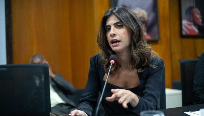 Preço da gasolina deve reduzir e Camila Jara cobra fiscalização e repasse para MS