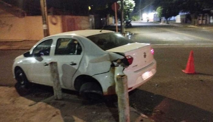 Motorista sem CNH abandona carro após batida no Parque dos Novos Estados Motorista sem CNH abandona carro após batida no Parque dos Novos Estados