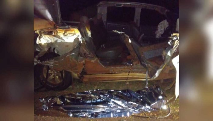 Batida entre carreta e caminhonete deixa um morto em Chapadão do Sul