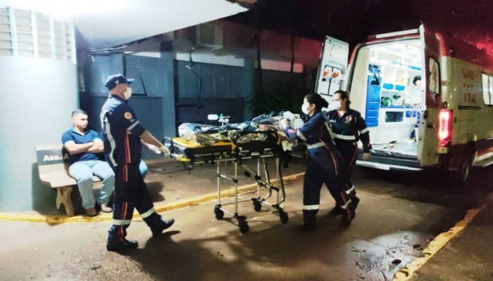 Motociclista em estado gravíssimo após colisão em Dourados