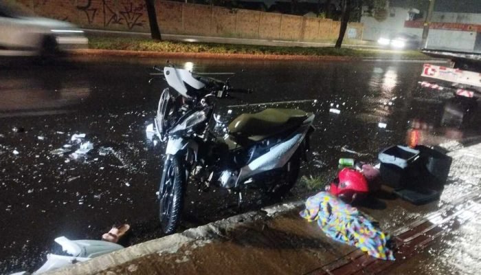 Carro bate em duas mulheres em moto e foge sem prestar socorro em Campo Grande